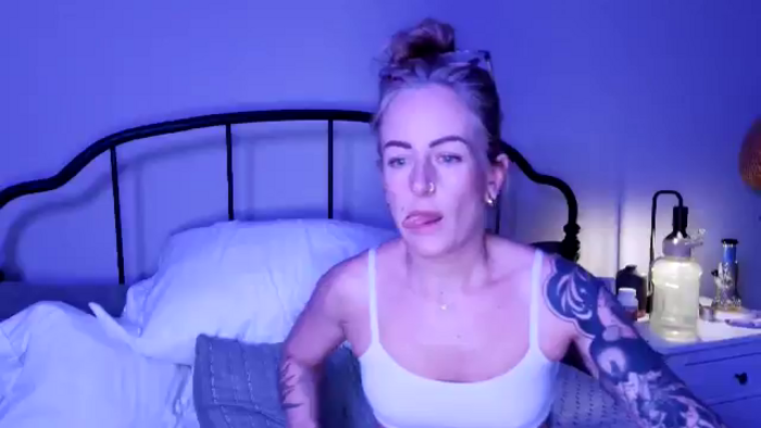 Lena_bee