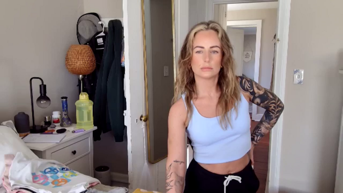 Lena_bee