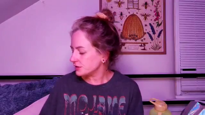 Lena_bee