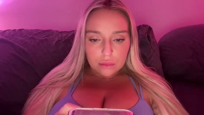 KissMyTitsPls