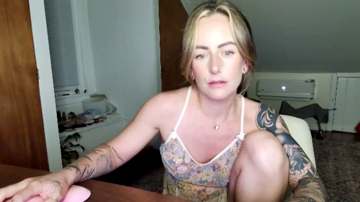 Lena_bee