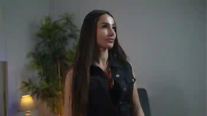 2025/04/16/mfc-myriamfox-15-47-37