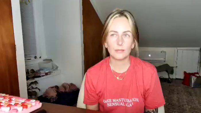 Lena_bee