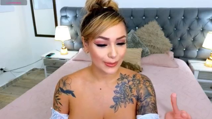 Mia_hott_