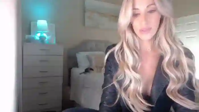 2025/04/19/mfc-queen_bambii-03-39-48