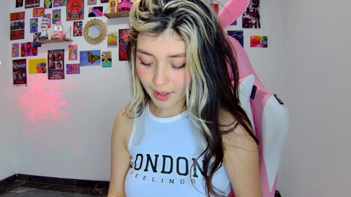 carolineJames