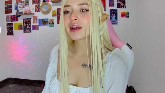 carolineJames