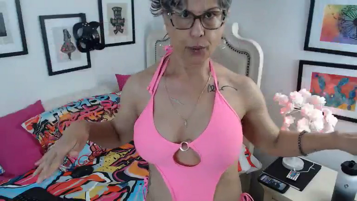 IzzyOnCam