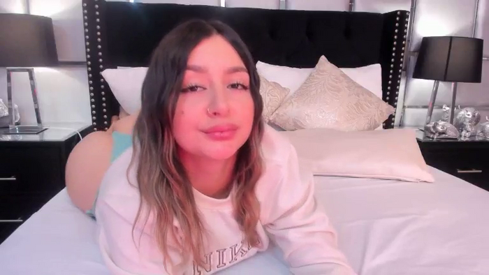 AnnieLeonii