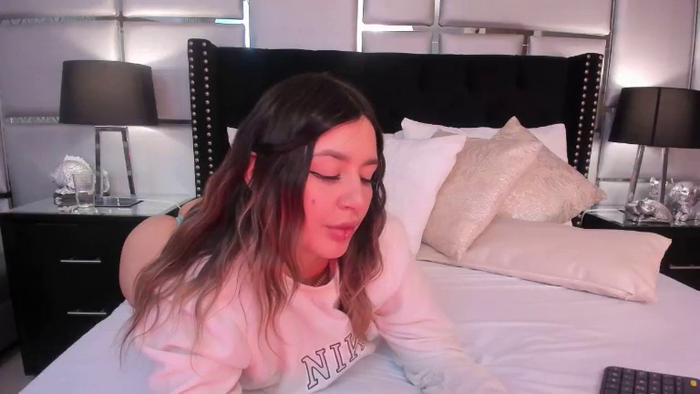 AnnieLeonii