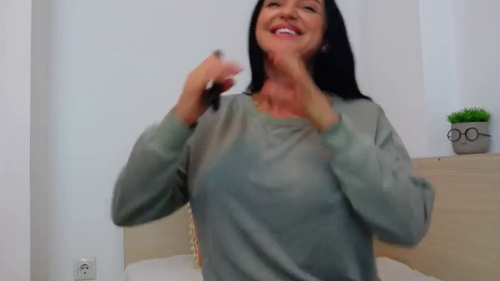 BustyEmaXOXO