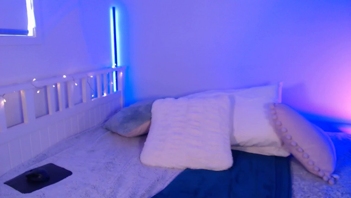 xAliciaLayne