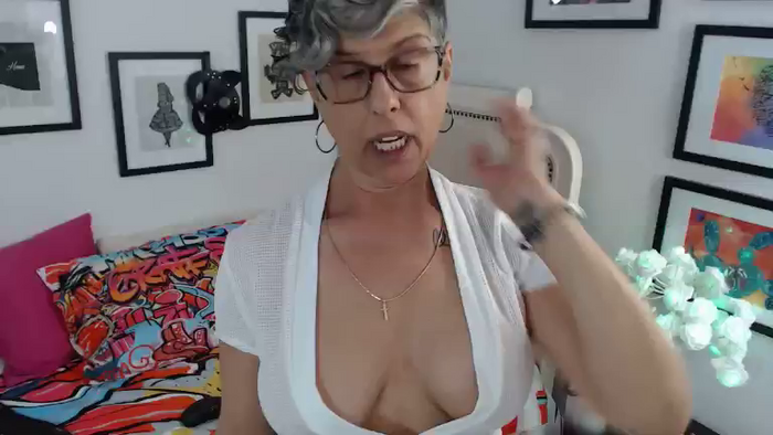 IzzyOnCam