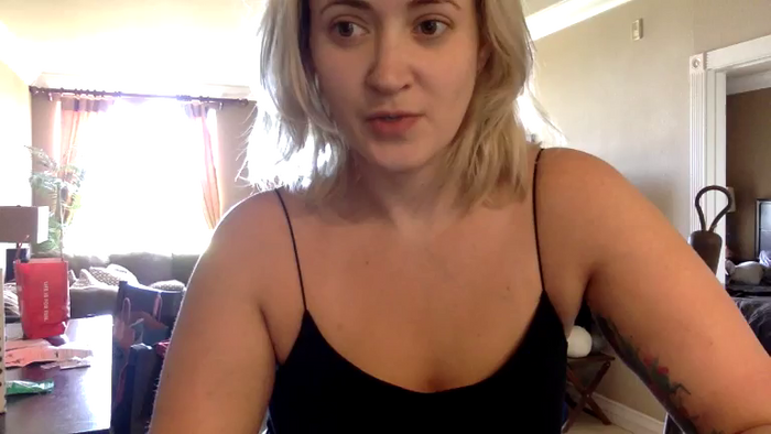 NikkiCums