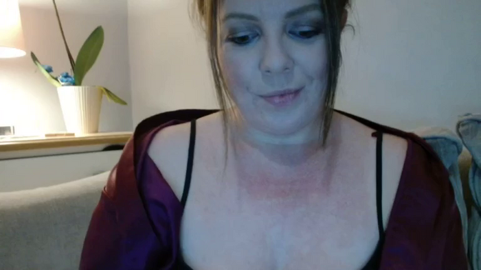 CurvyCourtneyUK