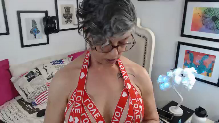 IzzyOnCam