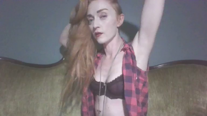 AlyxxRed