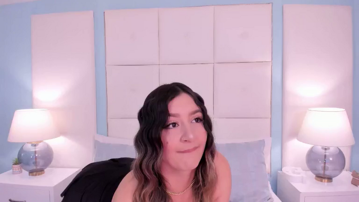 AnnieLeonii