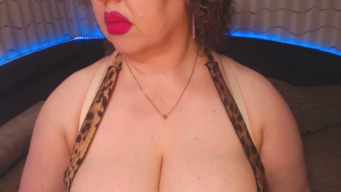 CurvyKatty40DD