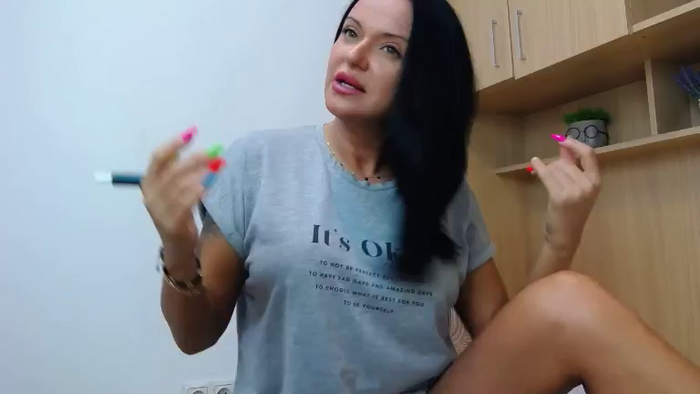 BustyEmaXOXO