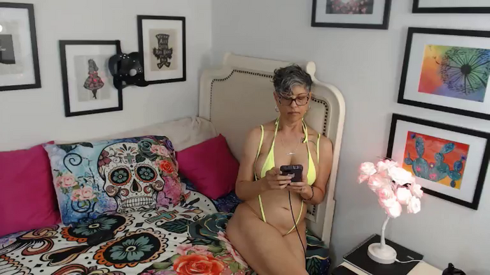 IzzyOnCam