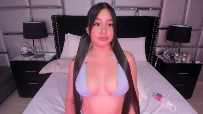 AnnieLeonii