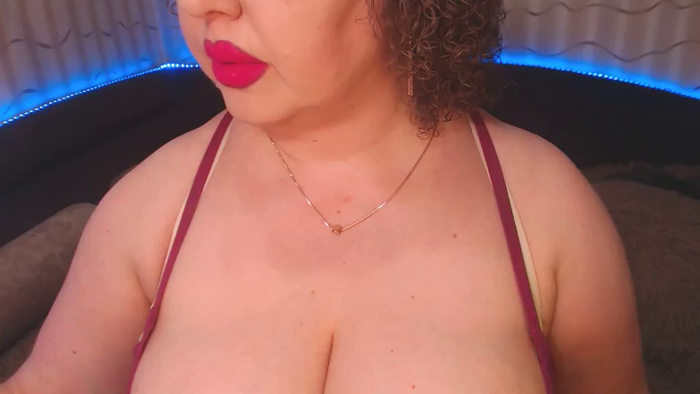 CurvyKatty40DD