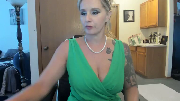 Hottyhousewife18