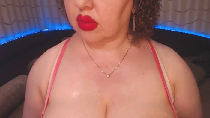 CurvyKatty40DD