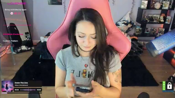 Alyx_Singer