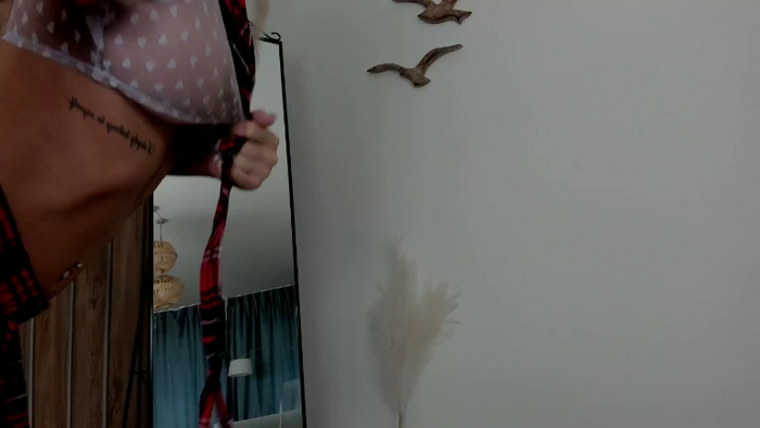ArianaNicolaw