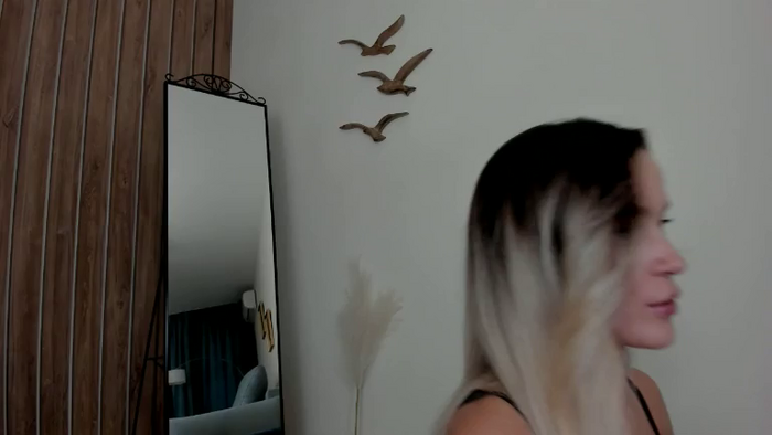 ArianaNicolaw