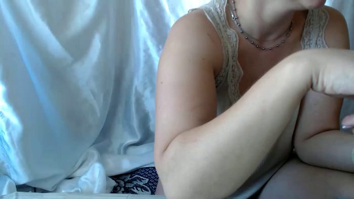 BettyGirlKiss