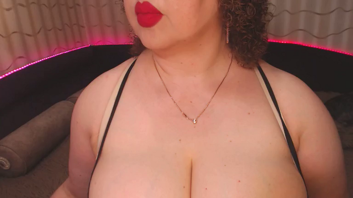 CurvyKatty40DD