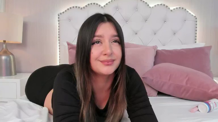 AnnieLeonii