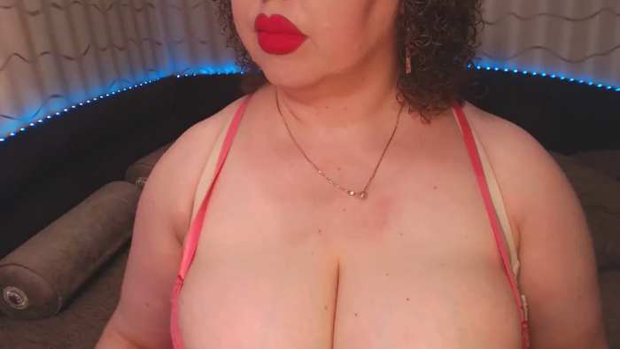 CurvyKatty40DD