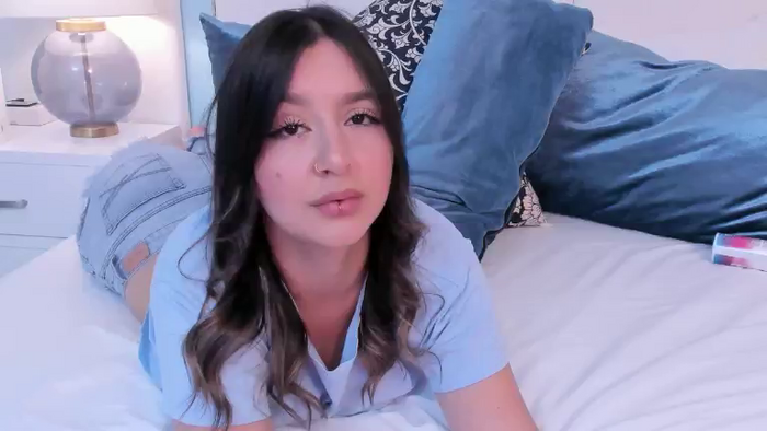 AnnieLeonii