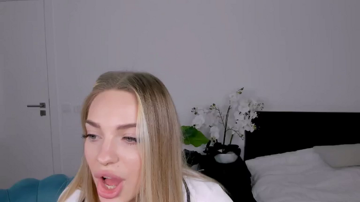 Nicole_youthfull18