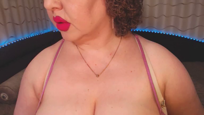 CurvyKatty40DD