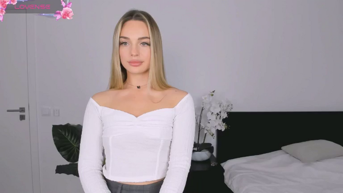Nicole_youthfull18