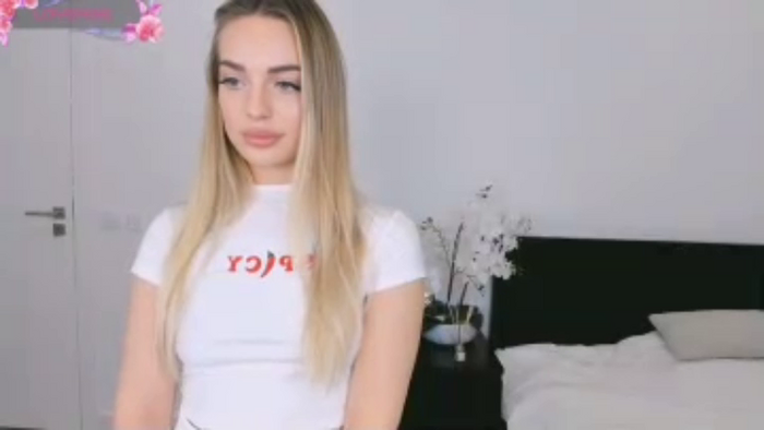 Nicole_youthfull18