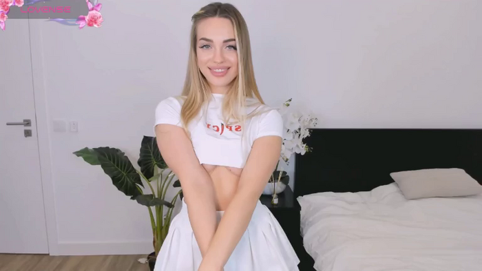 Nicole_youthfull18