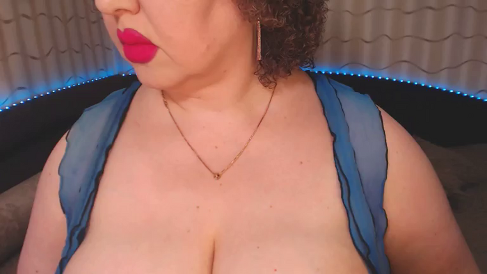 CurvyKatty40DD