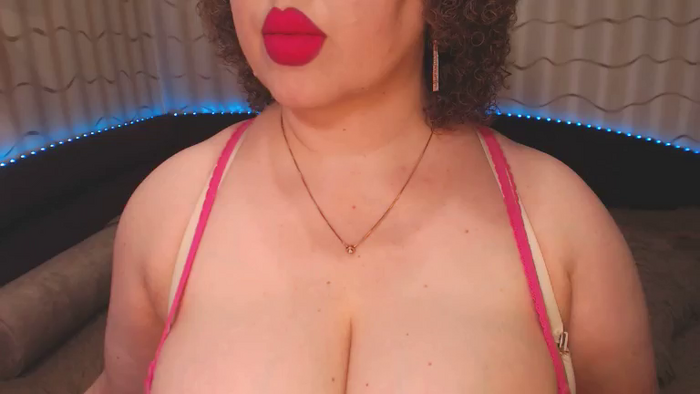 CurvyKatty40DD