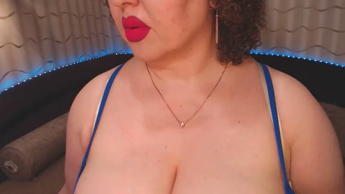 CurvyKatty40DD