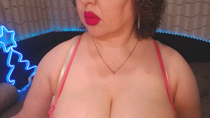 CurvyKatty40DD