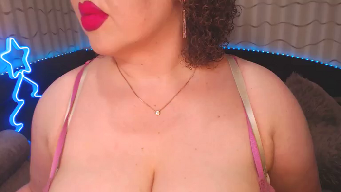 CurvyKatty40DD