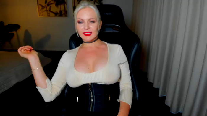 MsLindsayDevis