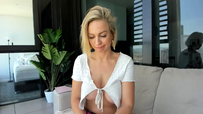 annaroyalee