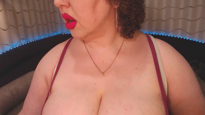 CurvyKatty40DD